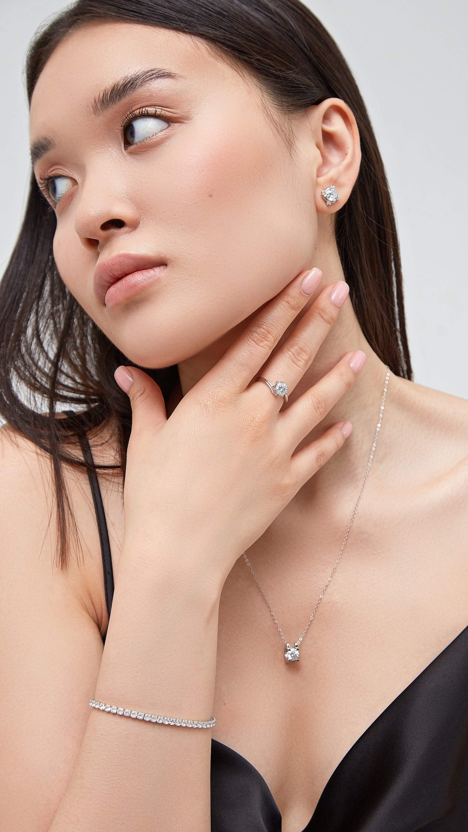 Nice women's necklaces deals